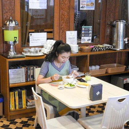 Backpacker Hostel Yangon Exterior foto