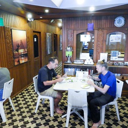 Backpacker Hostel Yangon Exterior foto