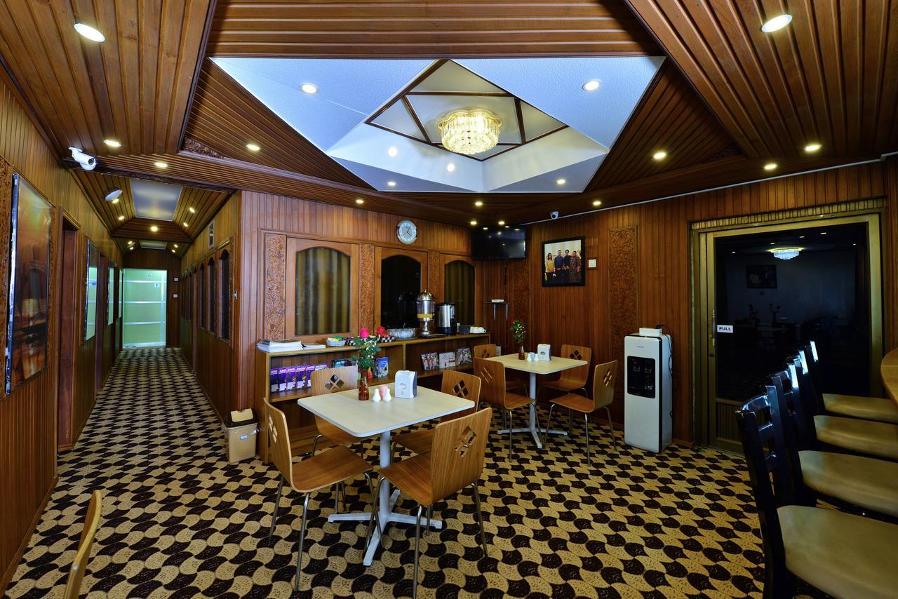 Backpacker Hostel Yangon Exterior foto
