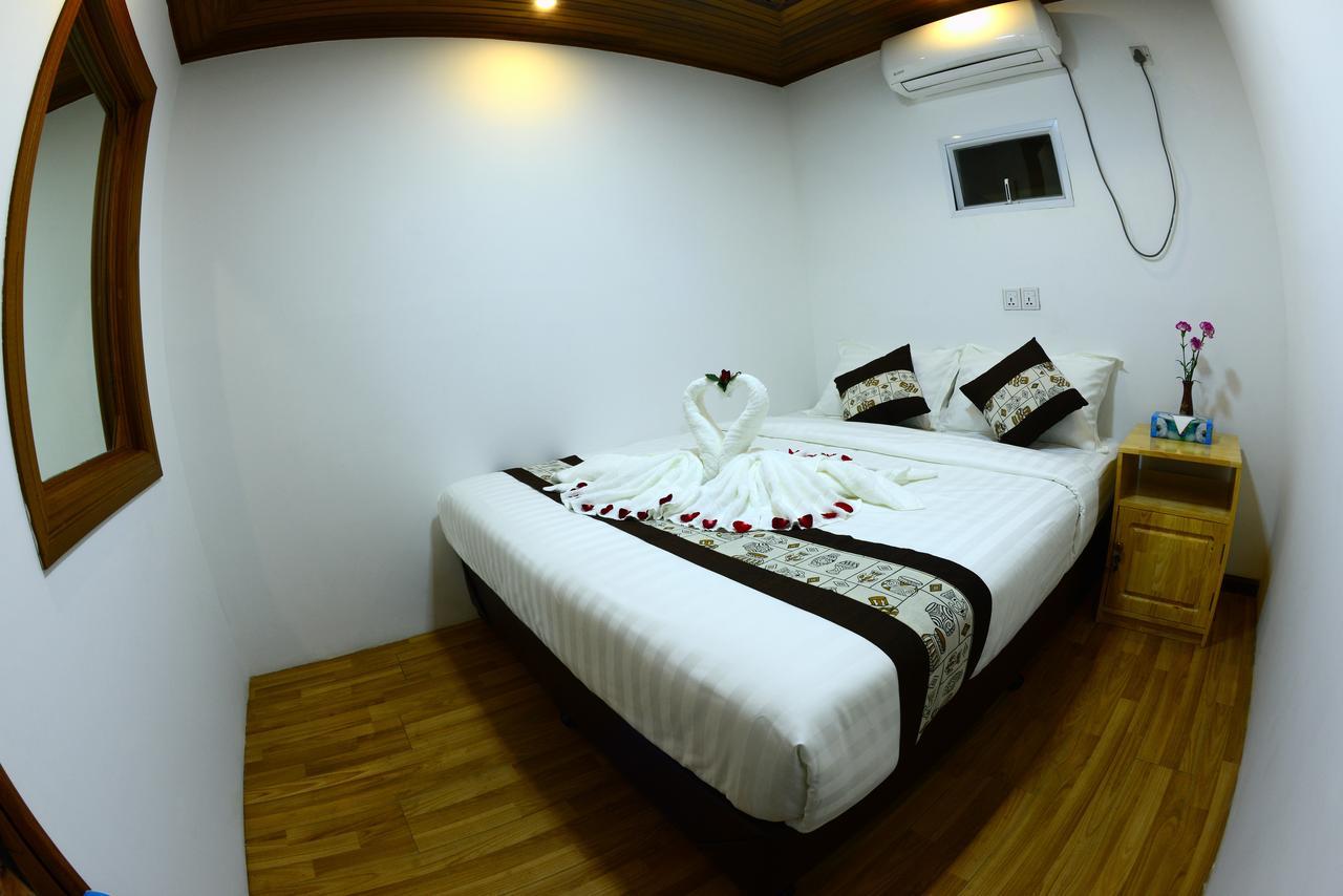 Backpacker Hostel Yangon Exterior foto