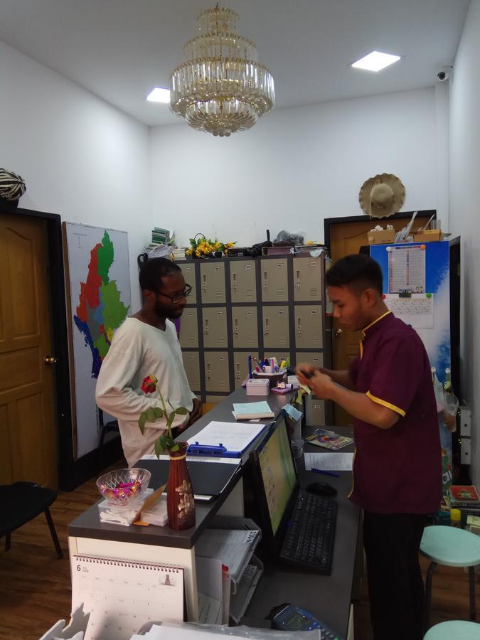 Backpacker Hostel Yangon Exterior foto