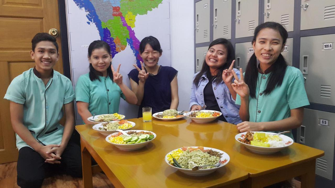Backpacker Hostel Yangon Exterior foto