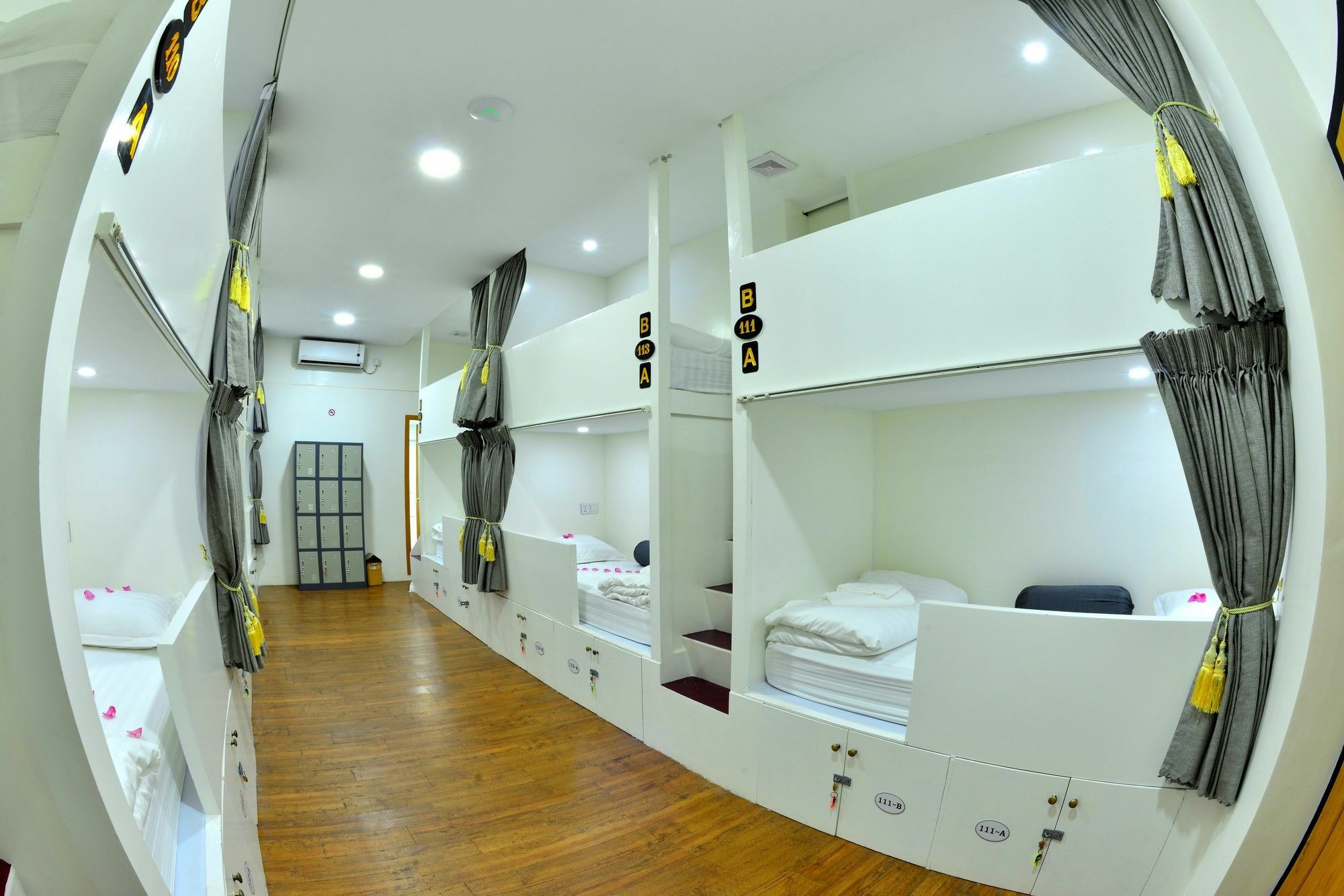 Backpacker Hostel Yangon Exterior foto