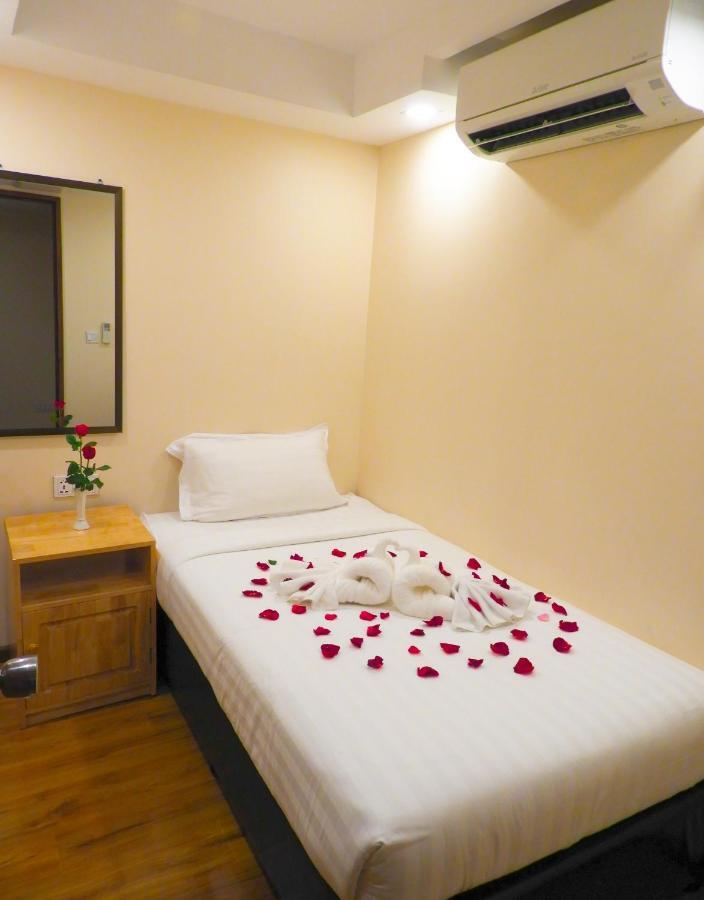 Backpacker Hostel Yangon Exterior foto