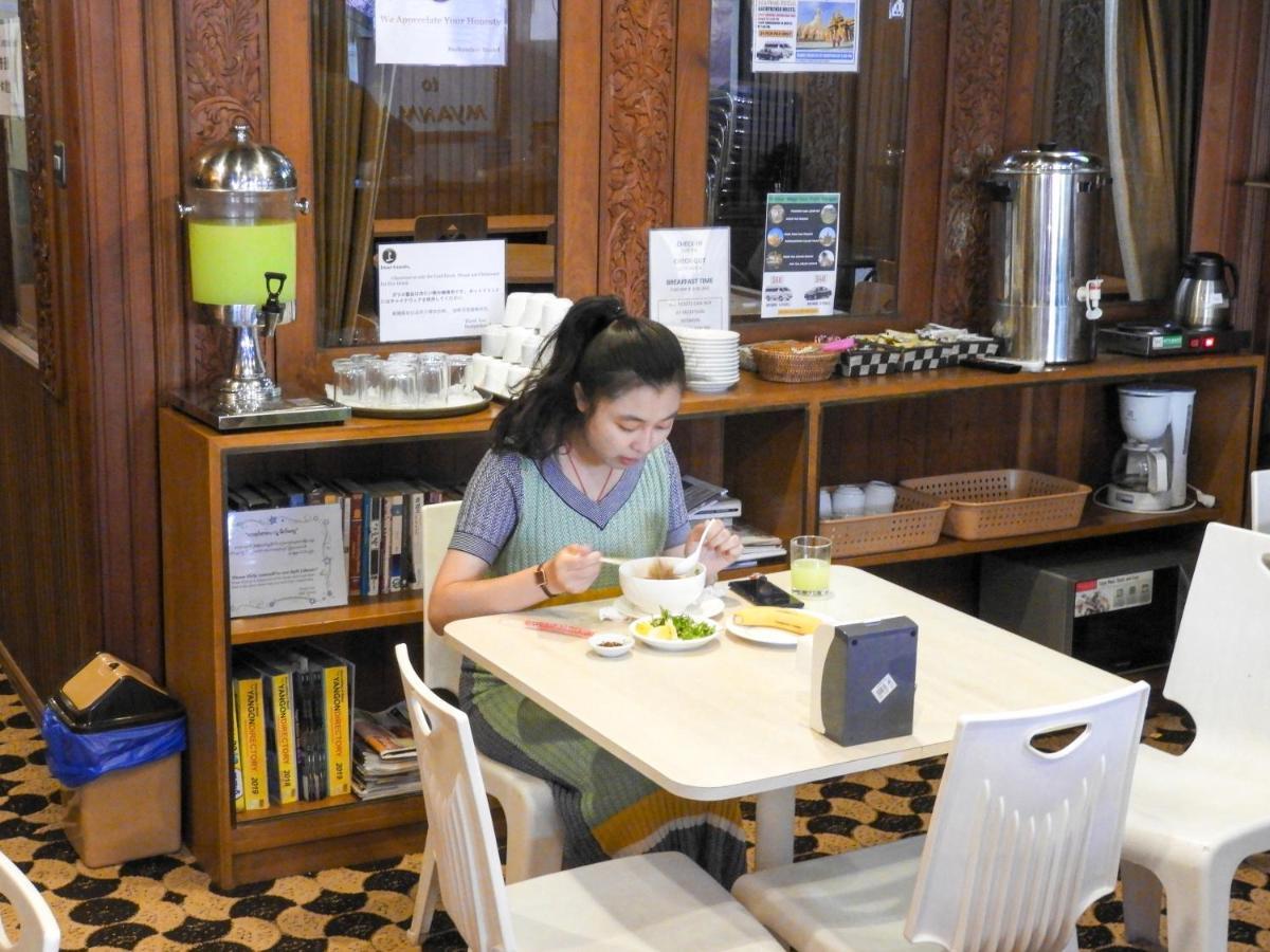 Backpacker Hostel Yangon Exterior foto
